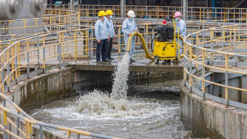工厂污水池沉淀池高压清洗与吸污作业